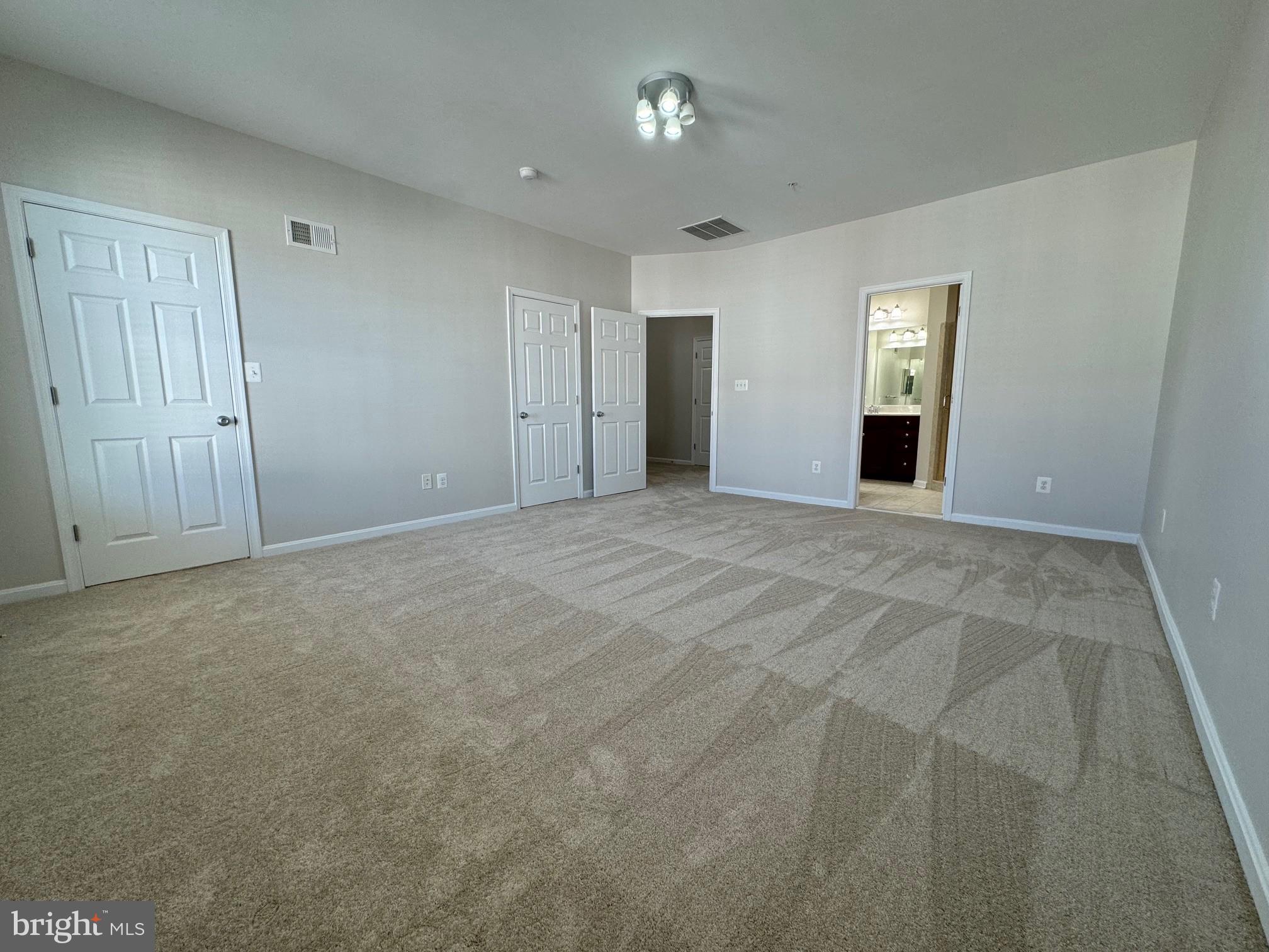 RESIDENCES AT DULLES PRK - Residential Lease