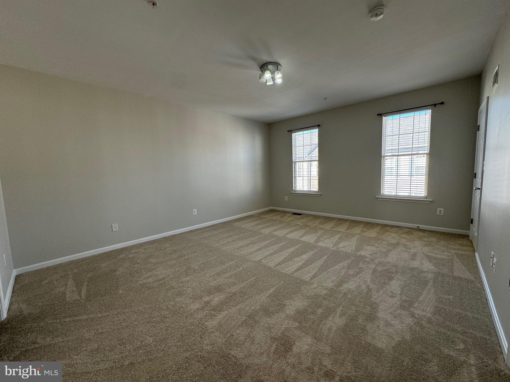 RESIDENCES AT DULLES PRK - Residential Lease