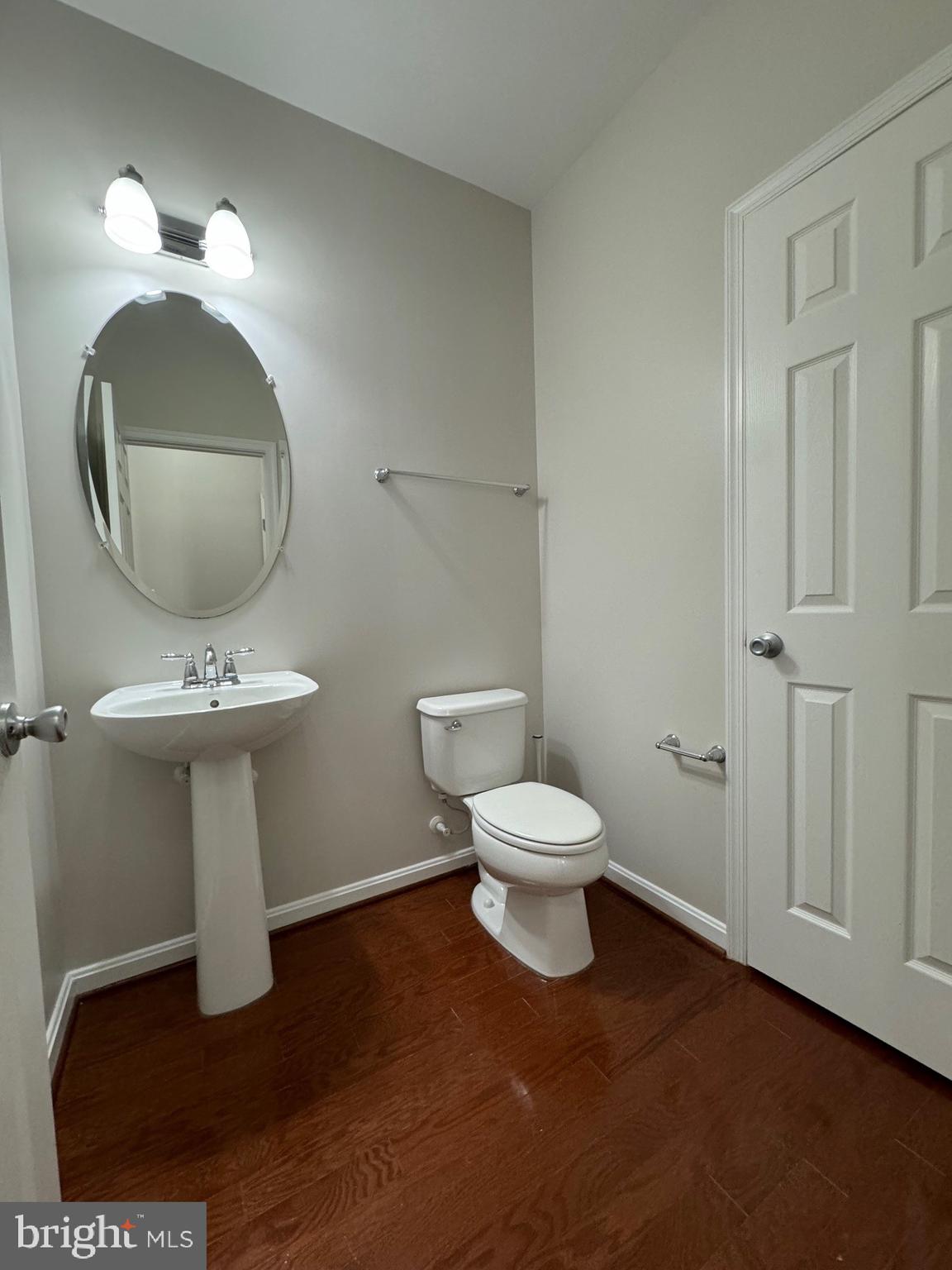 RESIDENCES AT DULLES PRK - Residential Lease