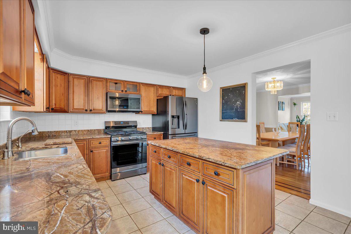 126 DEERFIELD AVENUE