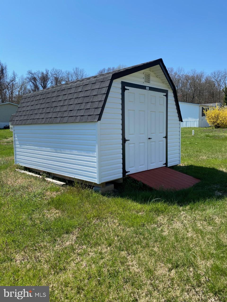 BUSH RIVER MANOR - Residential