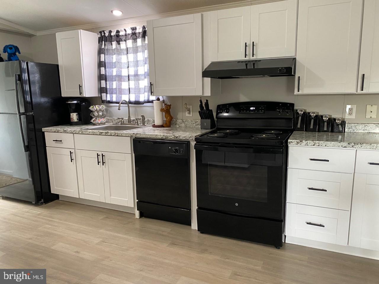 BUSH RIVER MANOR - Residential