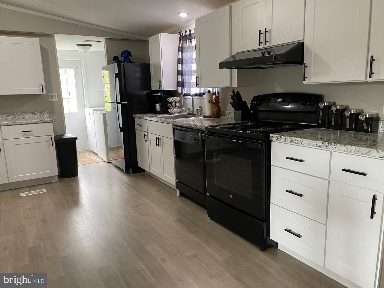 BUSH RIVER MANOR - Residential