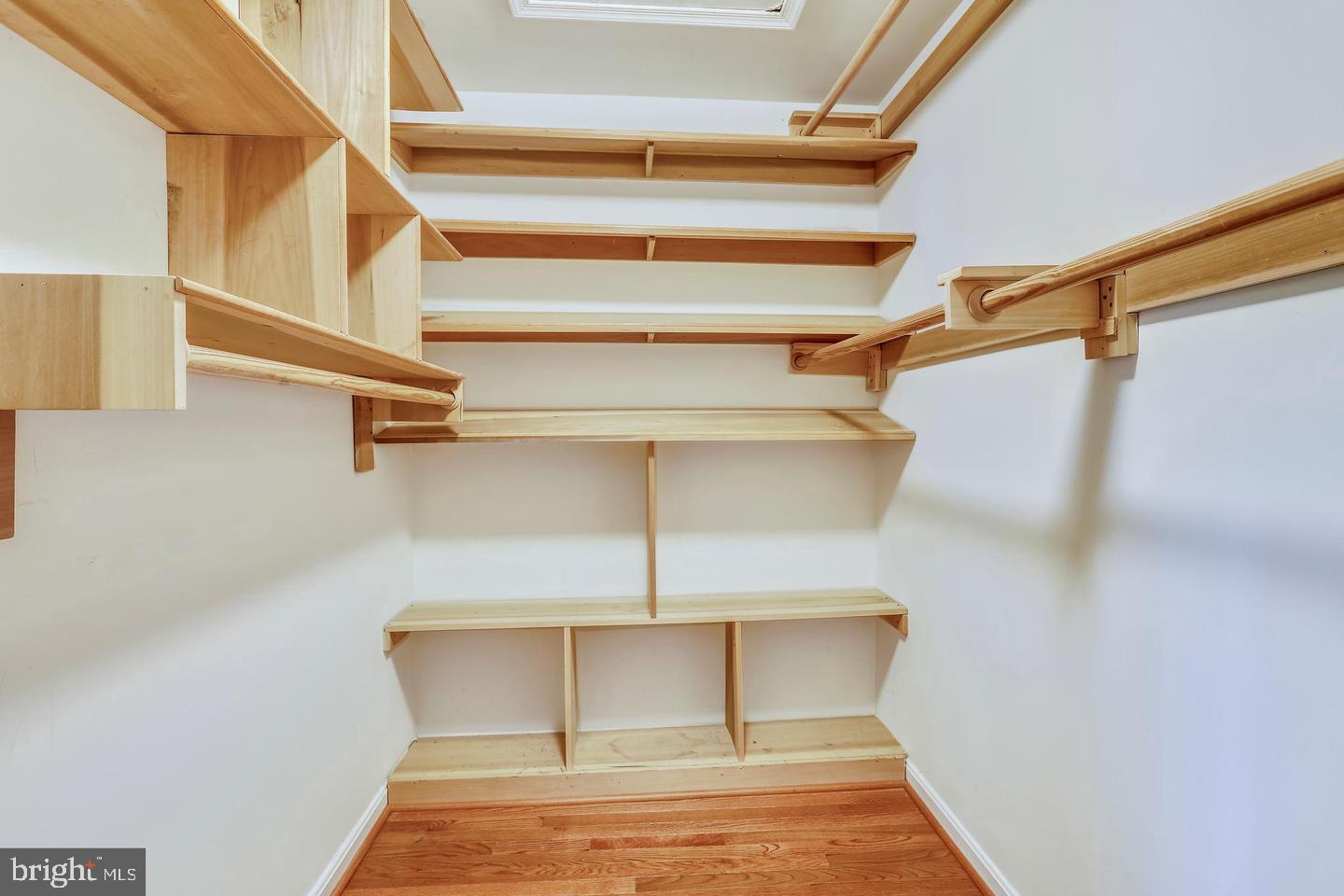 WILLOWS OF POTOMAC - Residential Lease