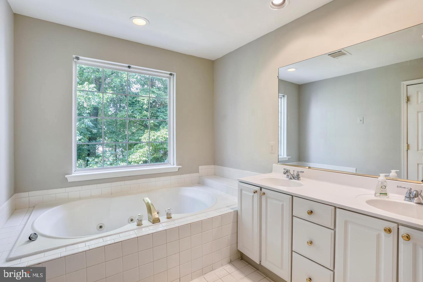 WILLOWS OF POTOMAC - Residential Lease