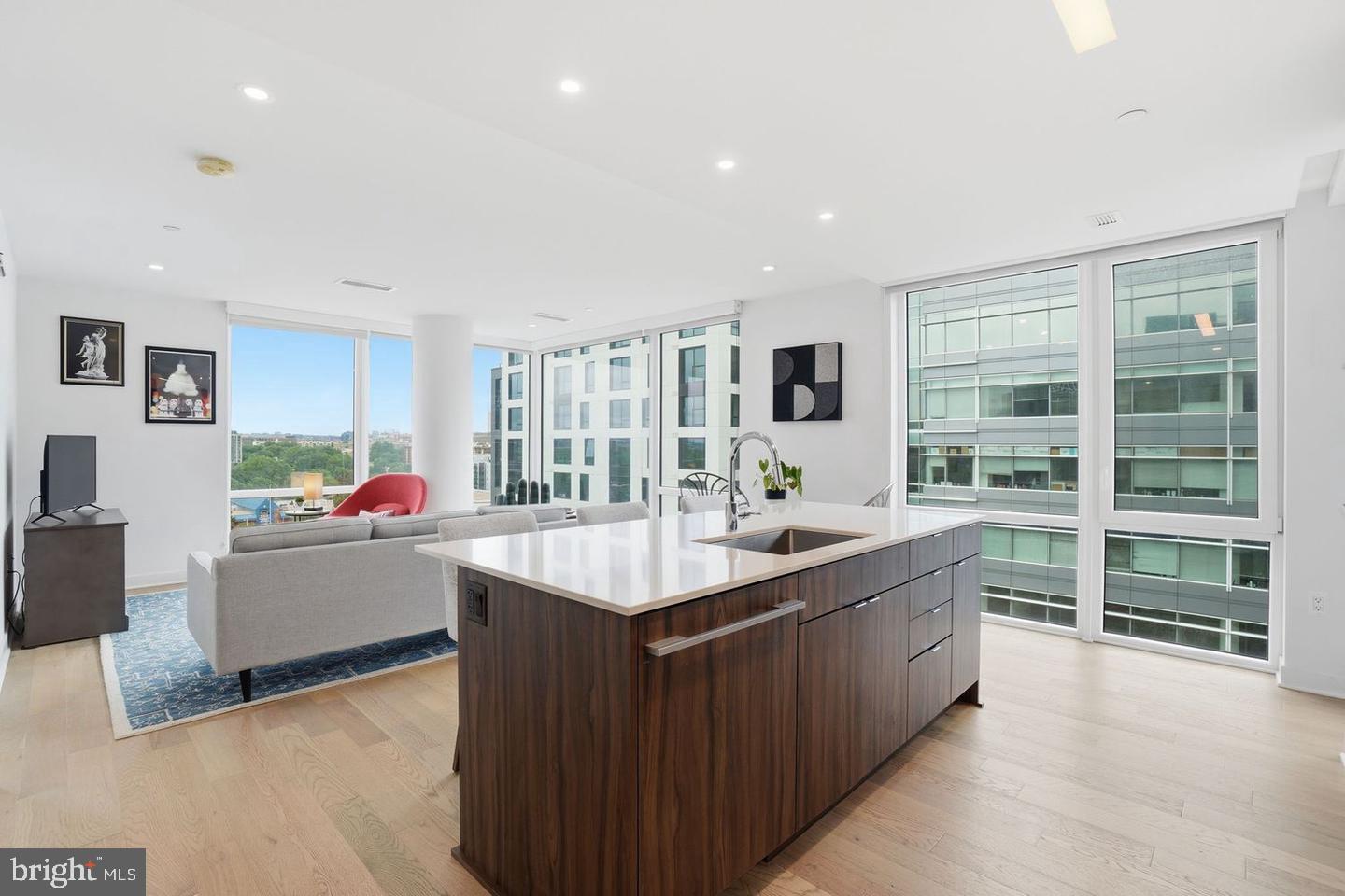 37 L STREET SE 902