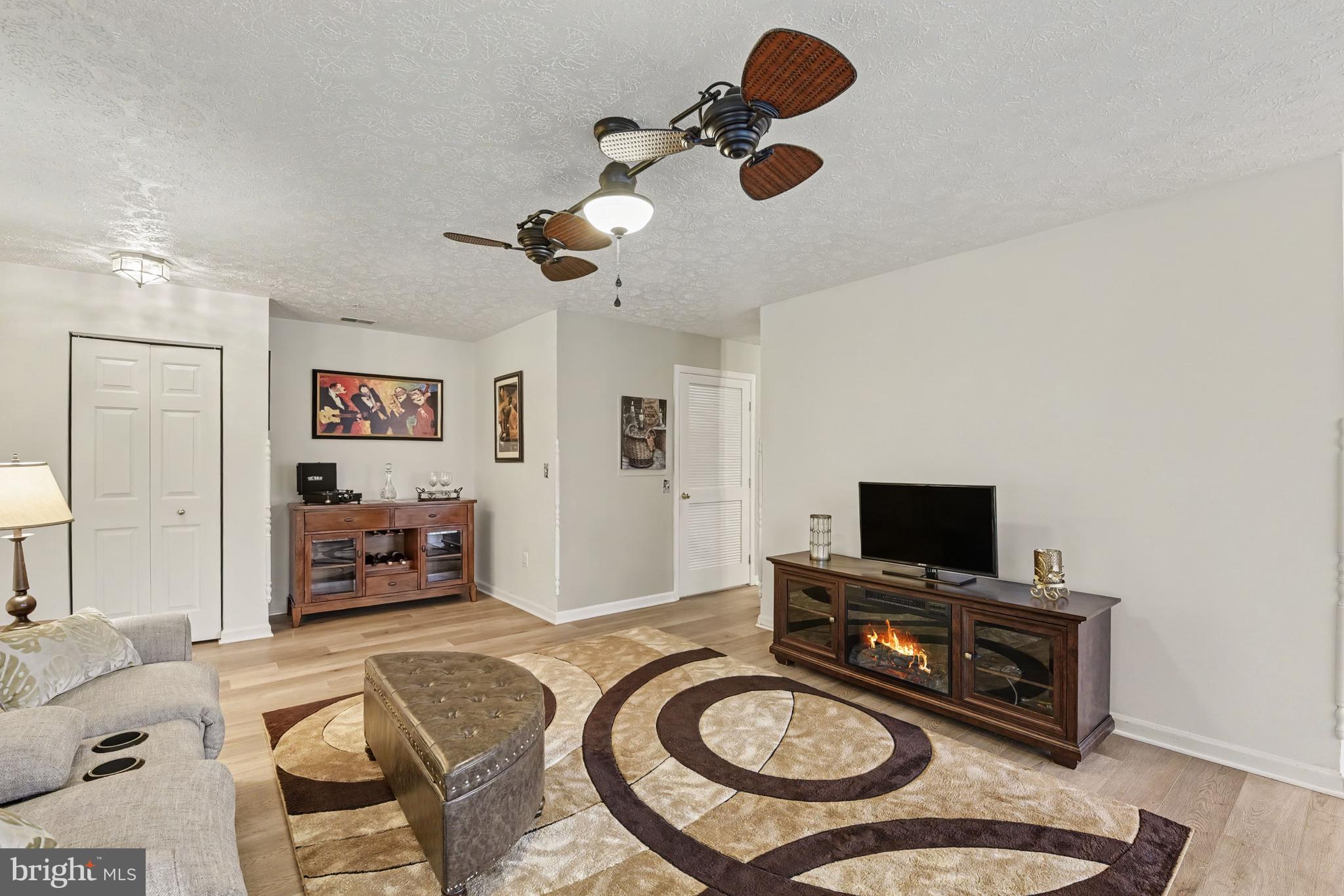 9547 DEVONWOOD COURT 9547