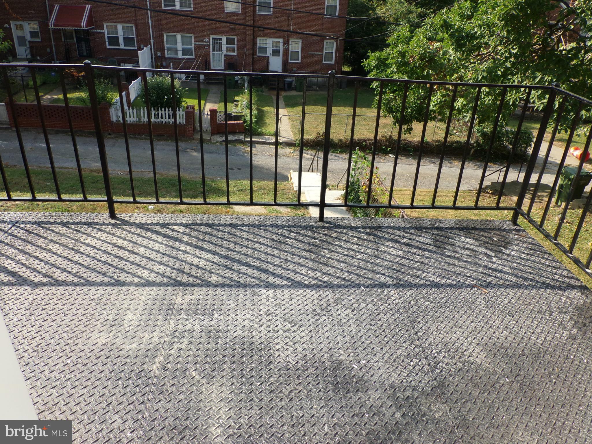 PERRING LOCH - Residential Lease