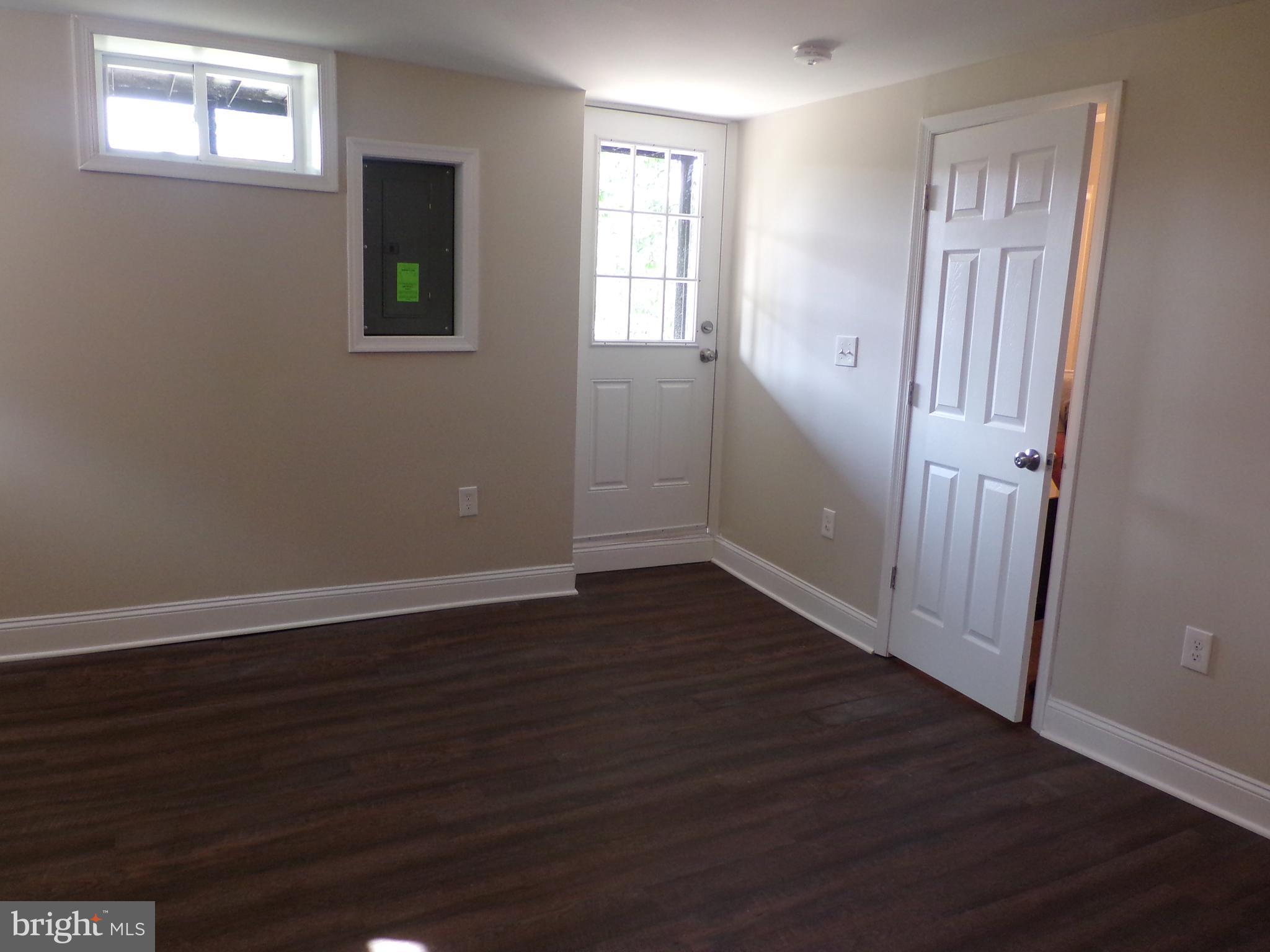 PERRING LOCH - Residential Lease