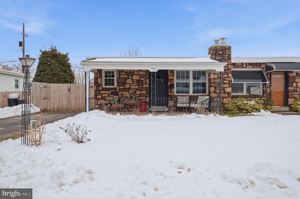 Photo of 1315 Hillcrest Road, CONSHOHOCKEN, PA 19428 (MLS # PAMC2168820)