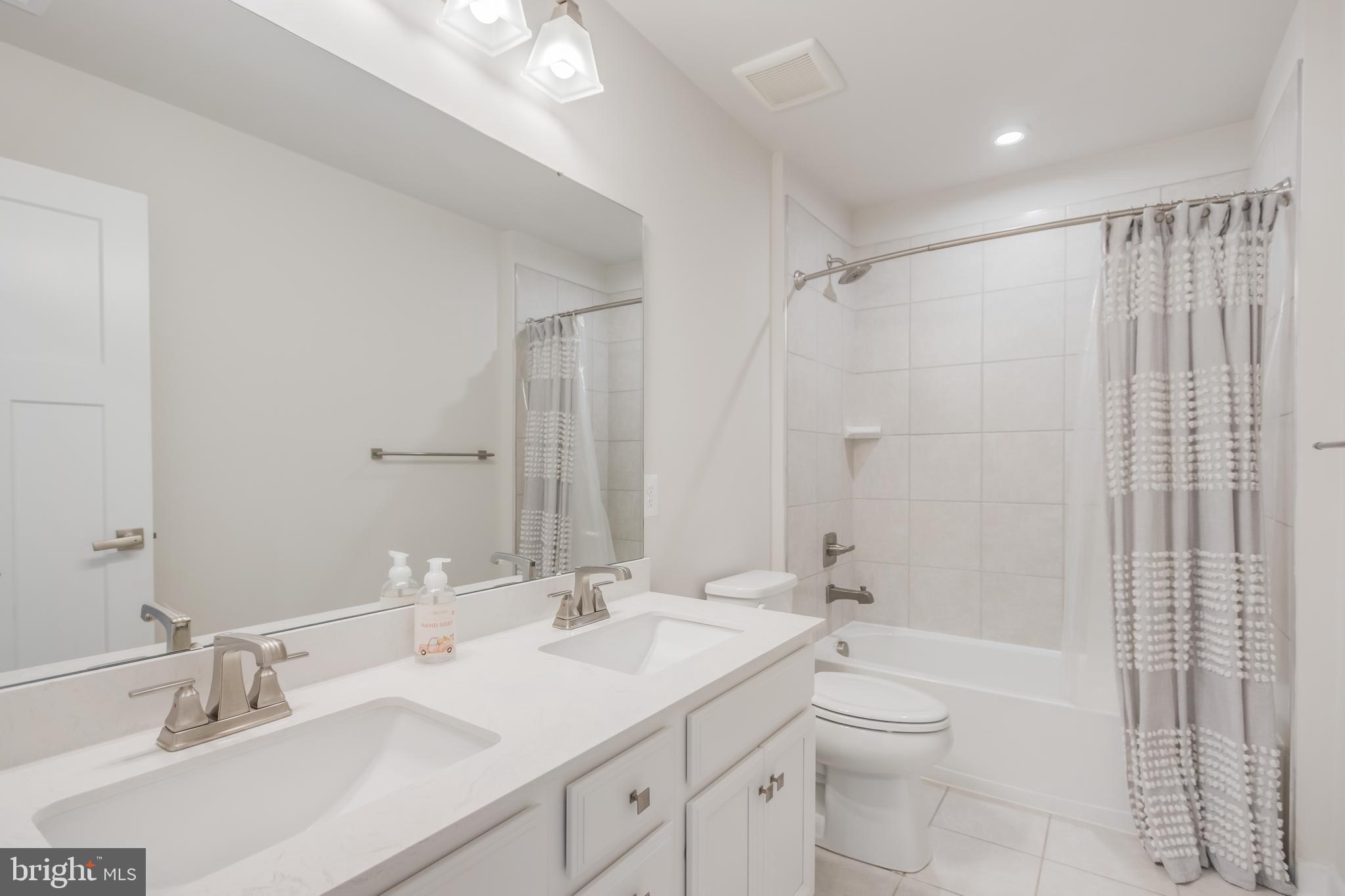 HERITAGE WOODS - Residential