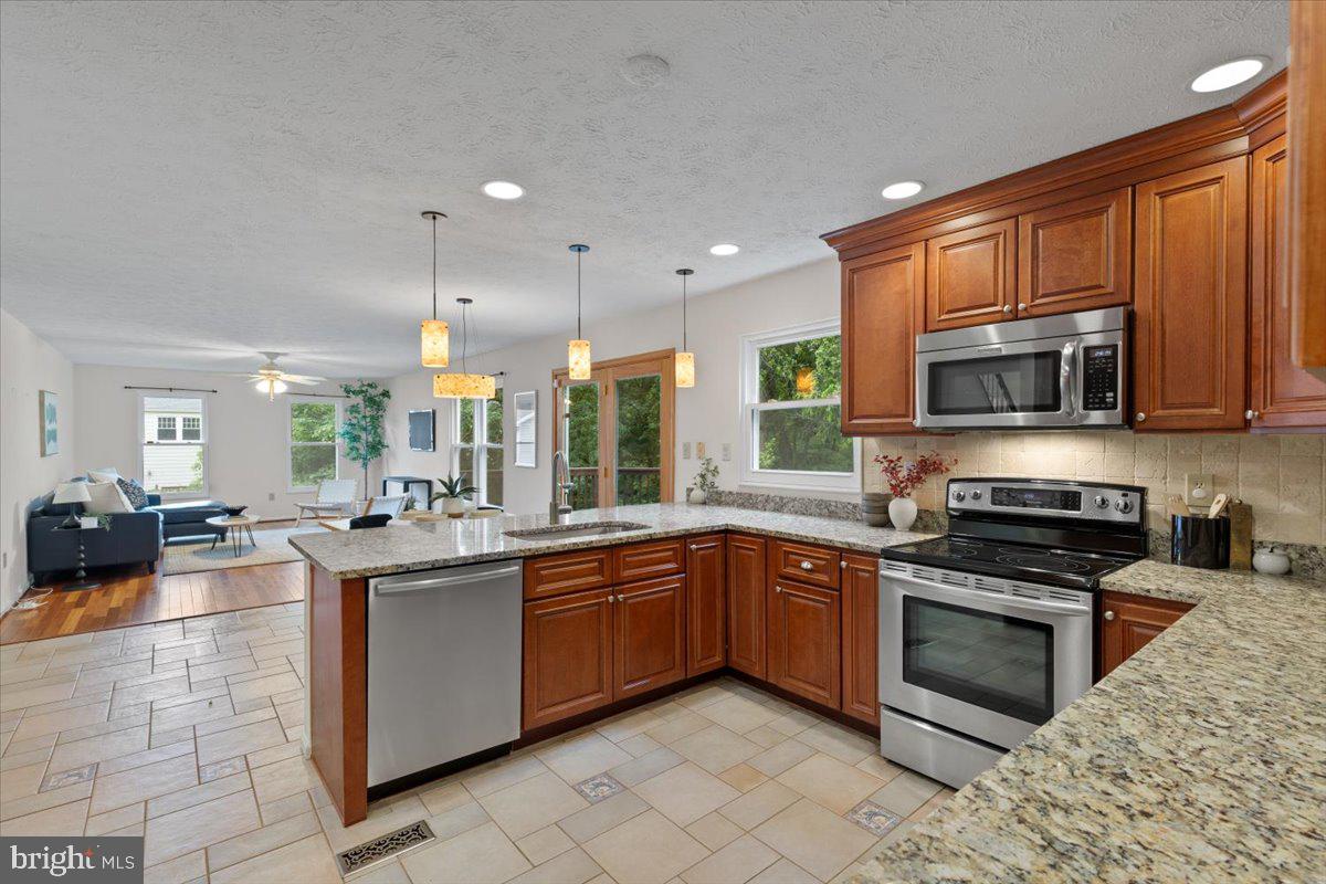 SADDLE CREEK - Residential