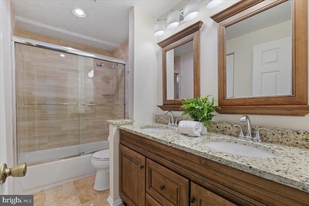 SADDLE CREEK - Residential