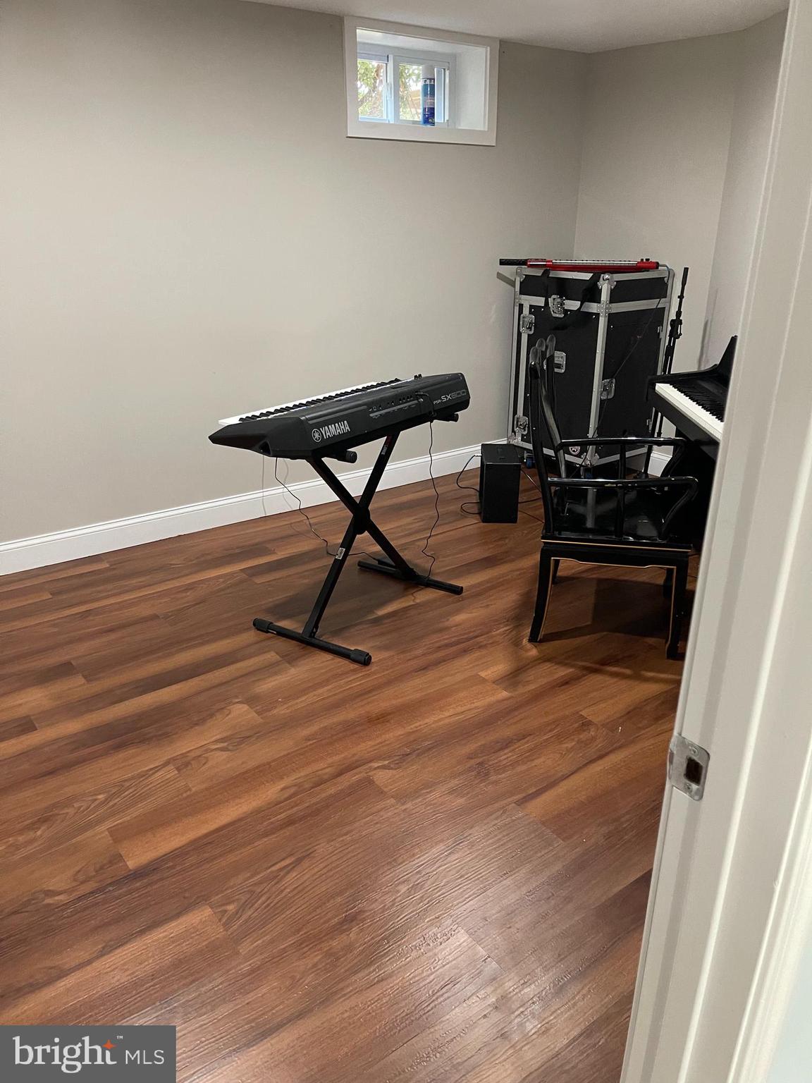 DAMASCUS OUTSIDE - Residential Lease