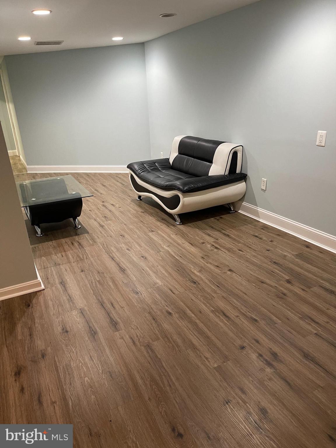 DAMASCUS OUTSIDE - Residential Lease