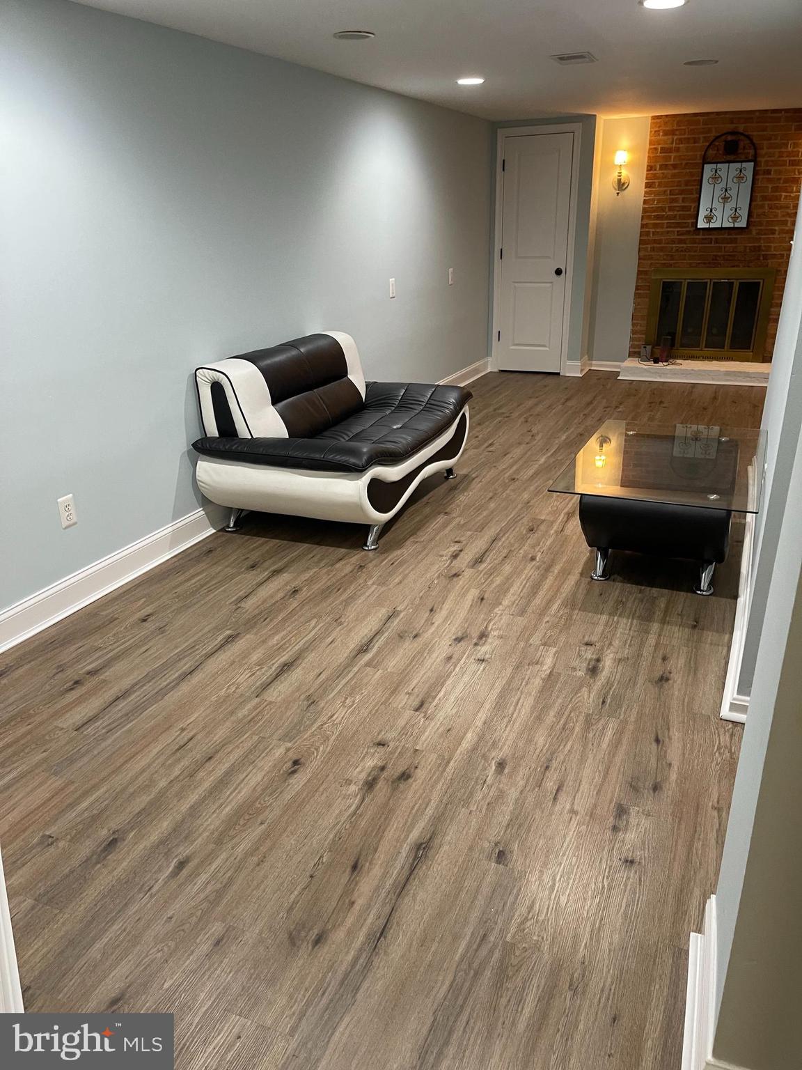 DAMASCUS OUTSIDE - Residential Lease