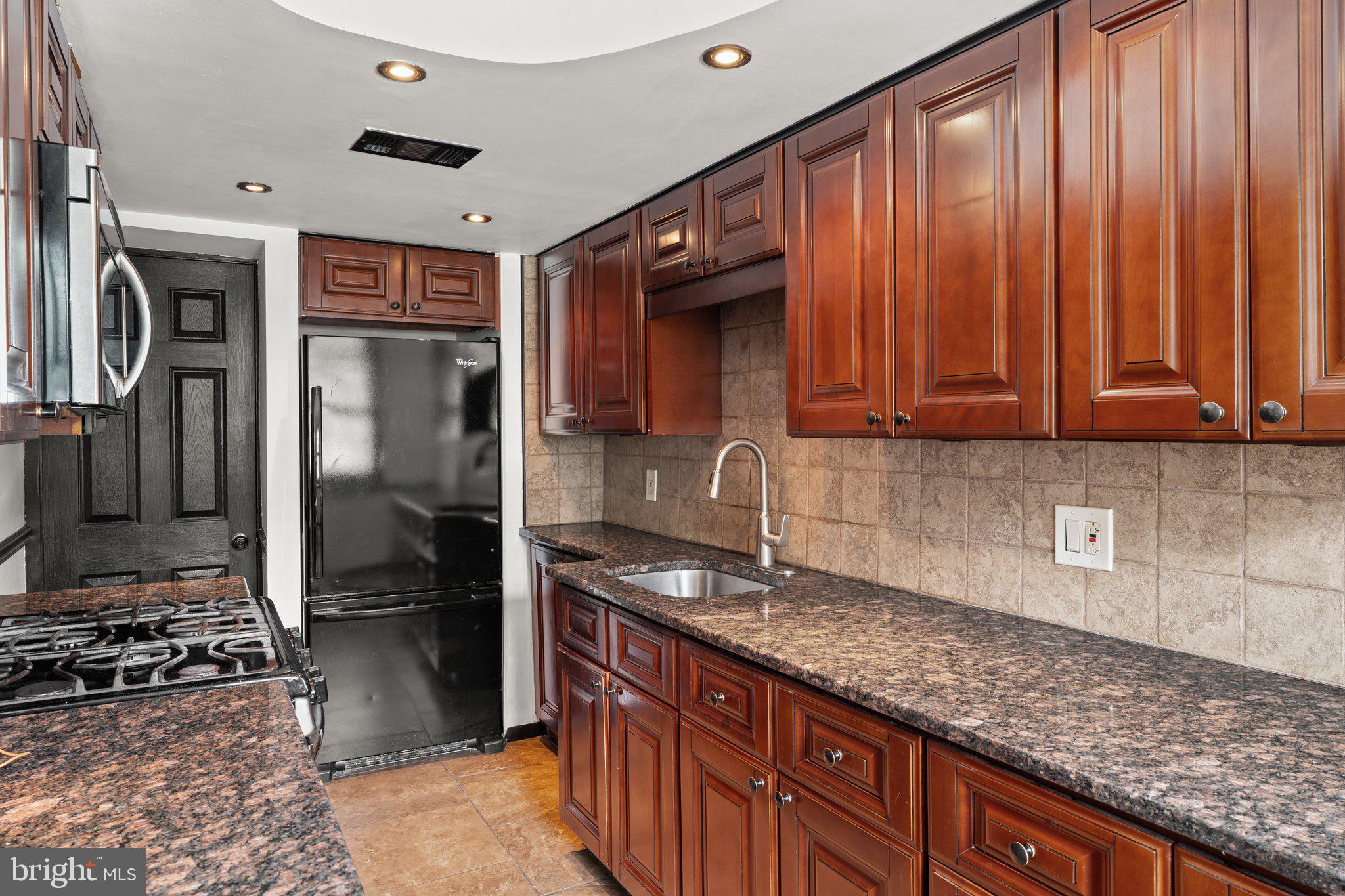 ELMWOOD PARK - Residential