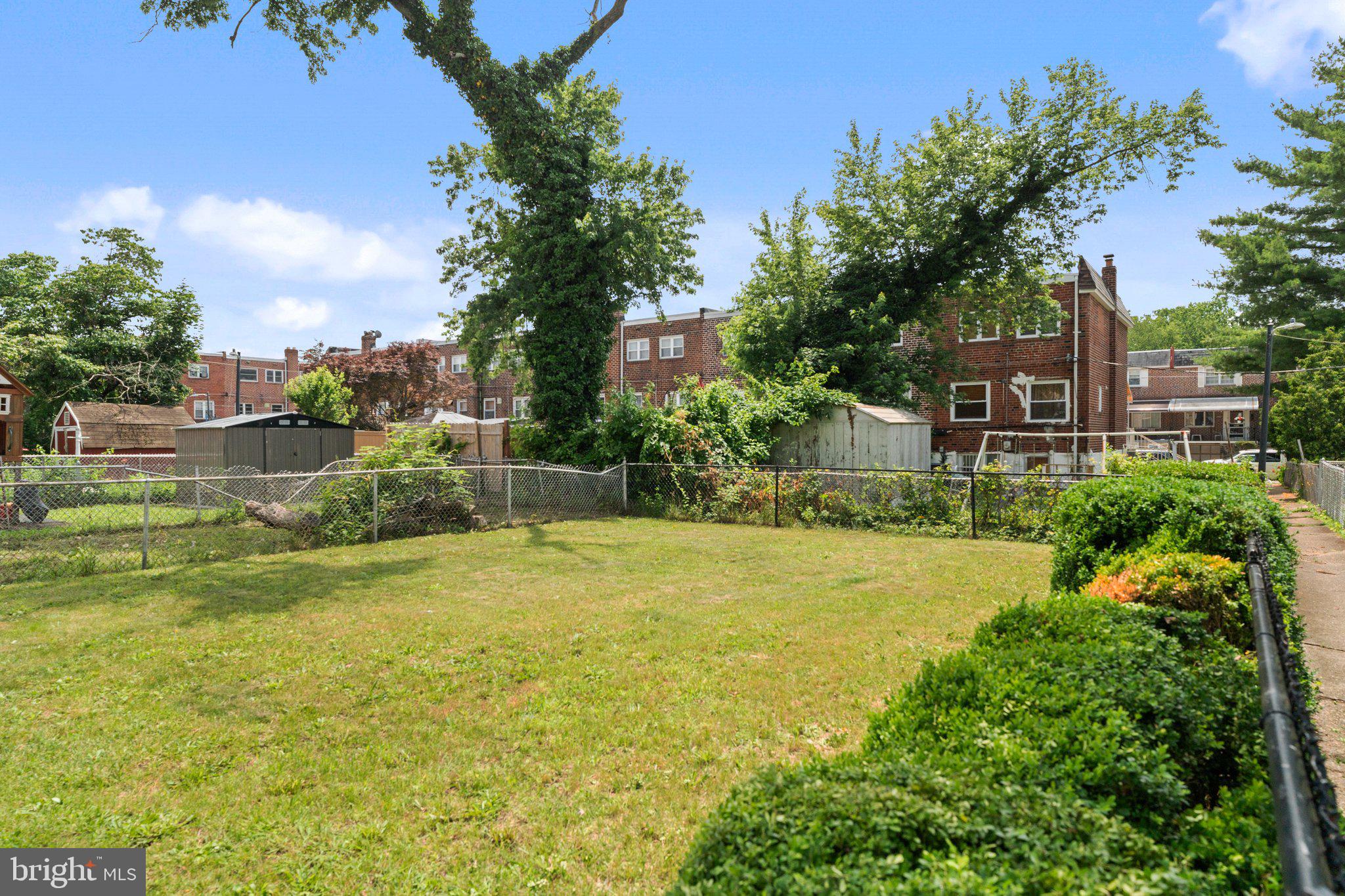 ELMWOOD PARK - Residential