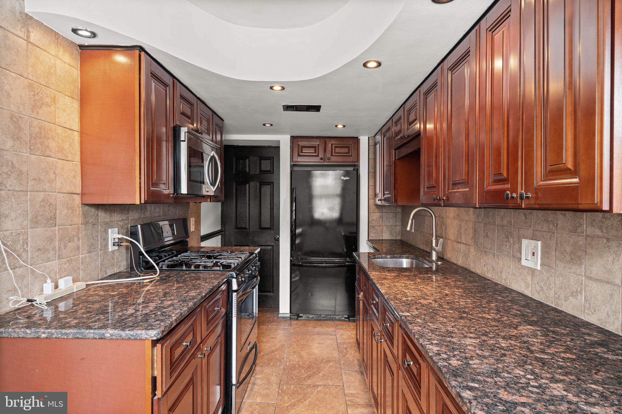 ELMWOOD PARK - Residential