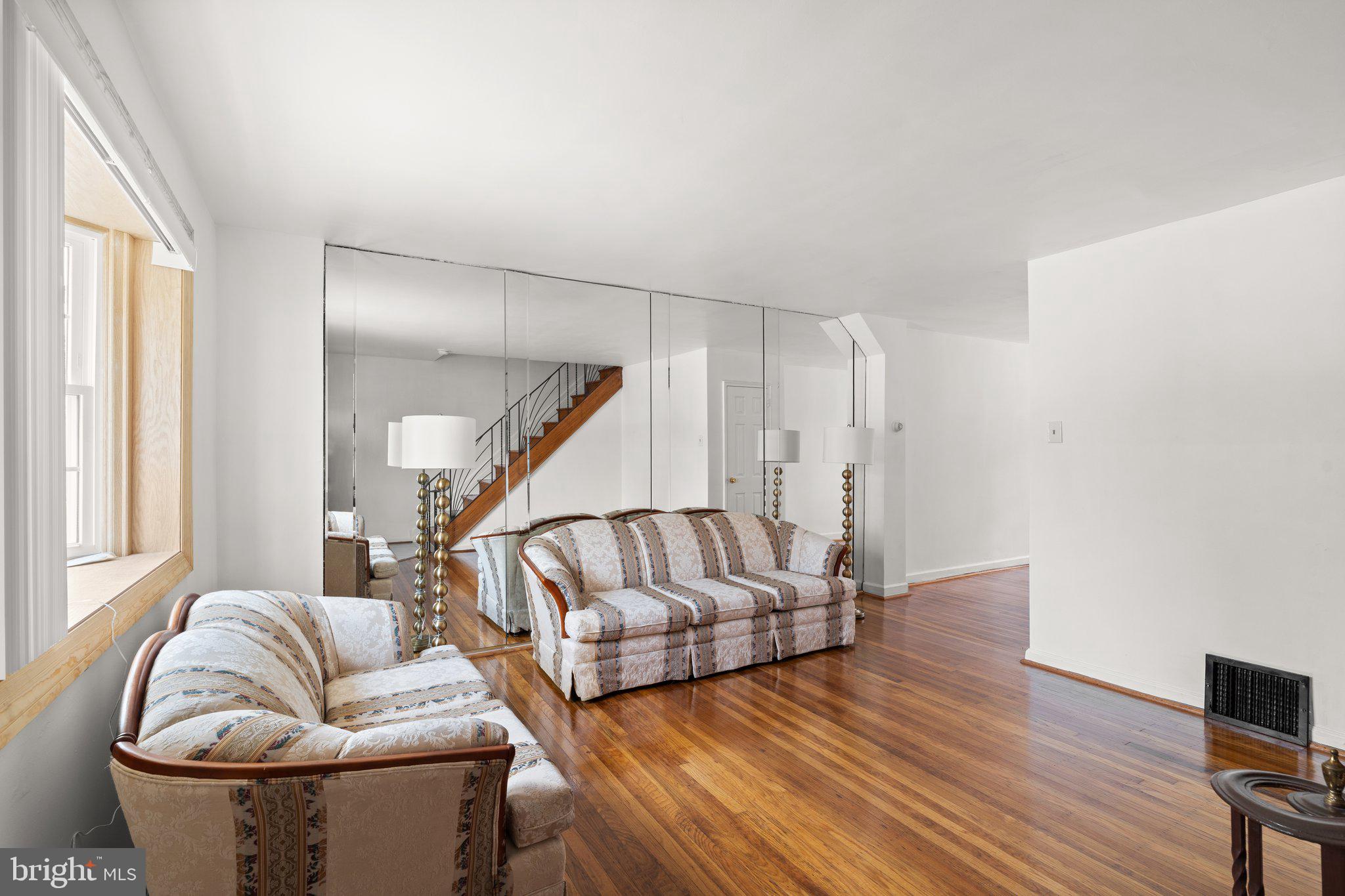 ELMWOOD PARK - Residential