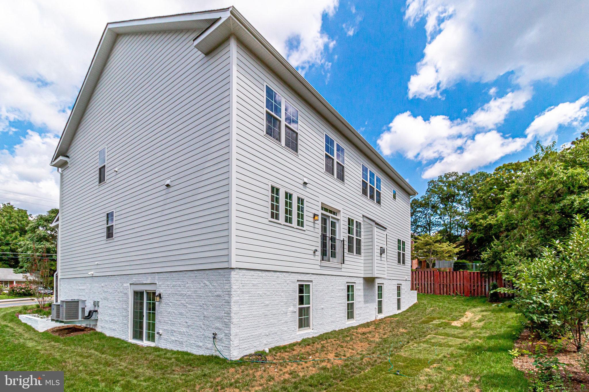 ARLINGTON RIDGE - Residential