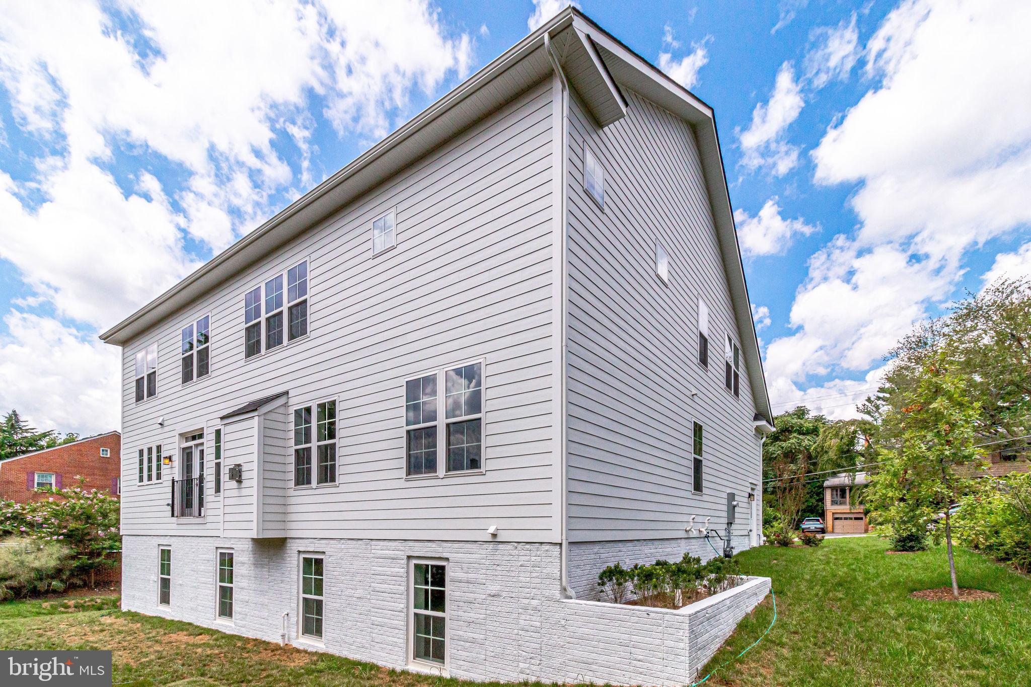 ARLINGTON RIDGE - Residential