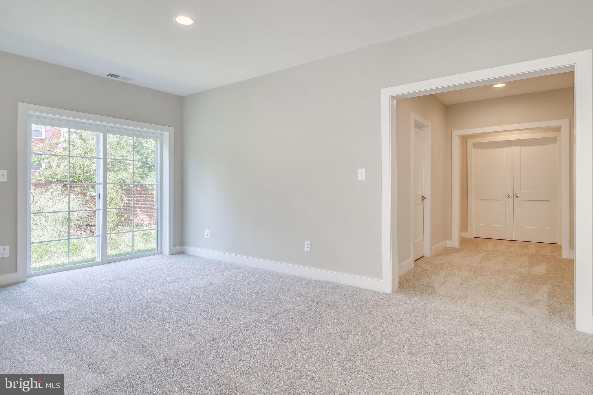 ARLINGTON RIDGE - Residential