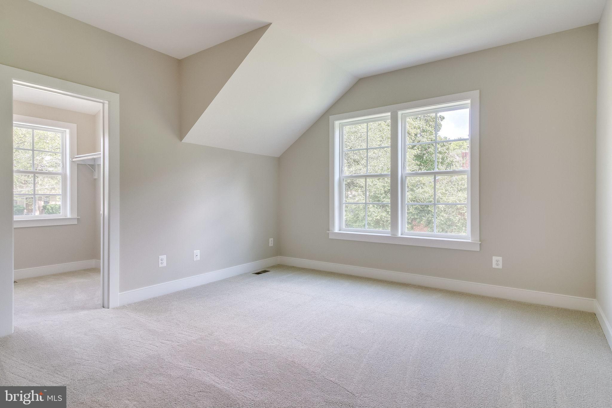 ARLINGTON RIDGE - Residential