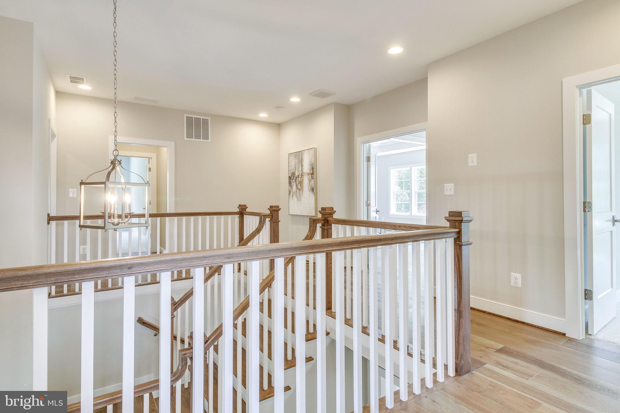 ARLINGTON RIDGE - Residential