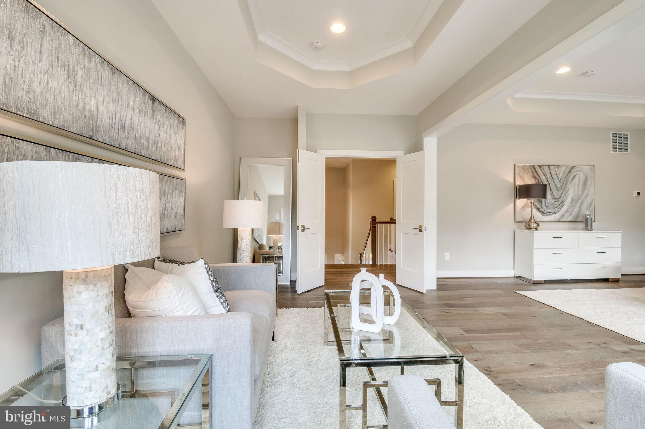 ARLINGTON RIDGE - Residential