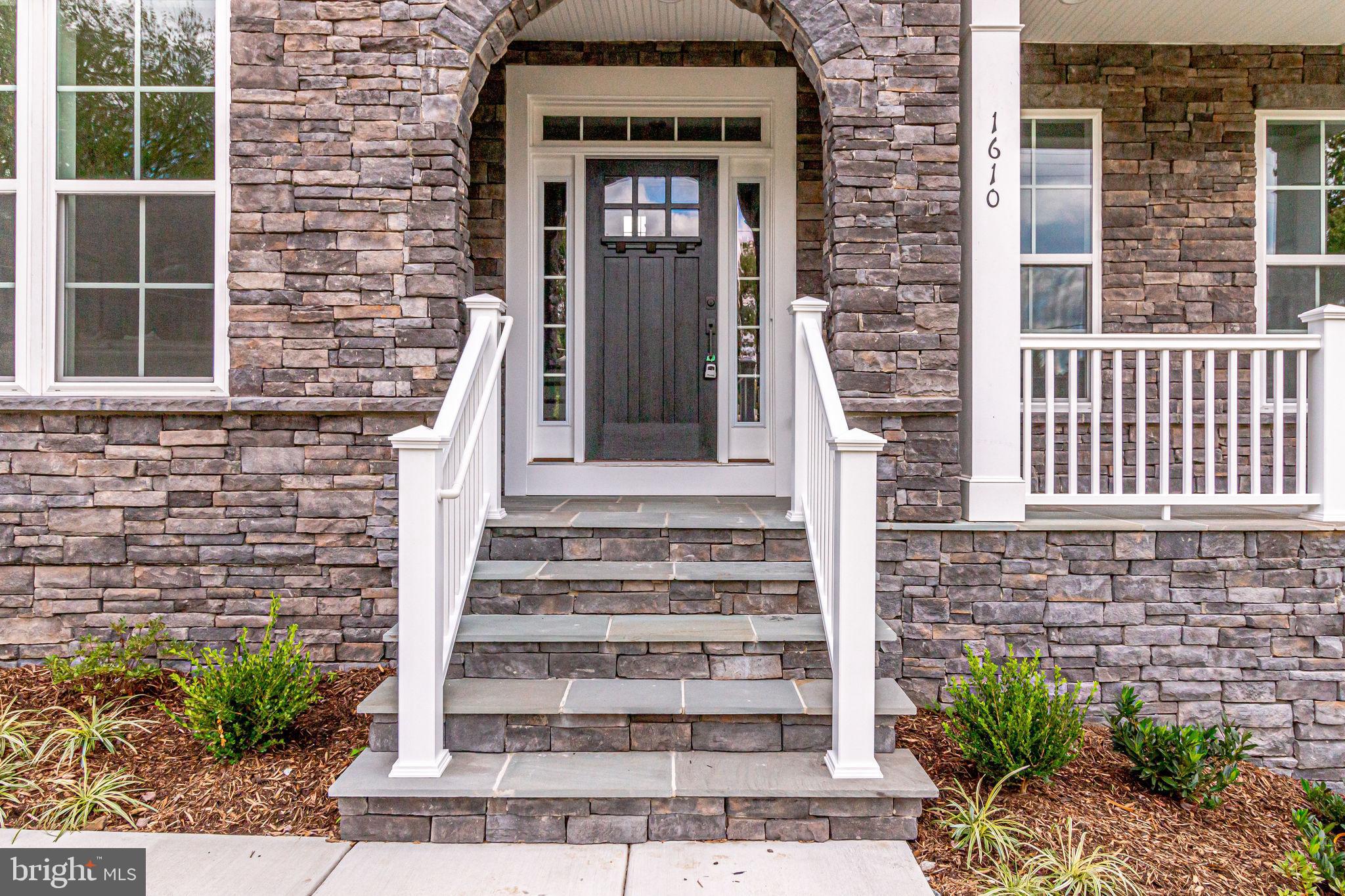 ARLINGTON RIDGE - Residential