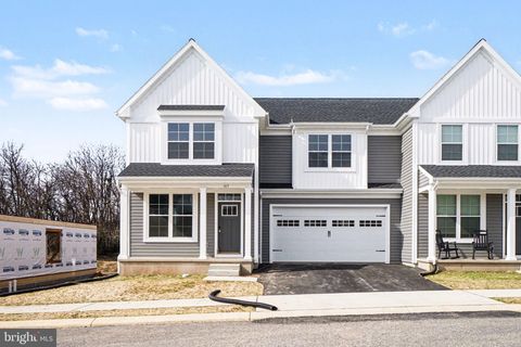 Townhouse For Sale - 103 Brookfield Drive<br/> Lancaster County, ELIZABETHTOWN, PA 17022