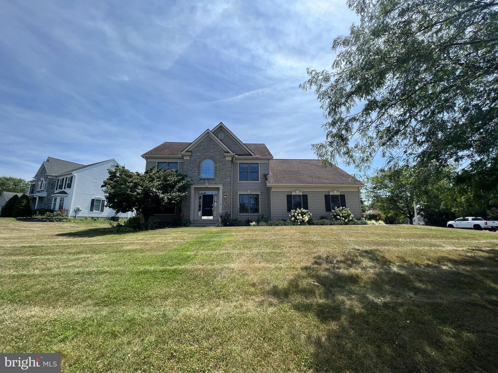 Photo of 10 Crimson Lane, Lititz, PA 17543 (MLS # PALA2039726)