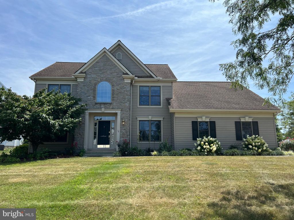 Photo of 10 Crimson Lane, Lititz, PA 17543 (MLS # PALA2039726)