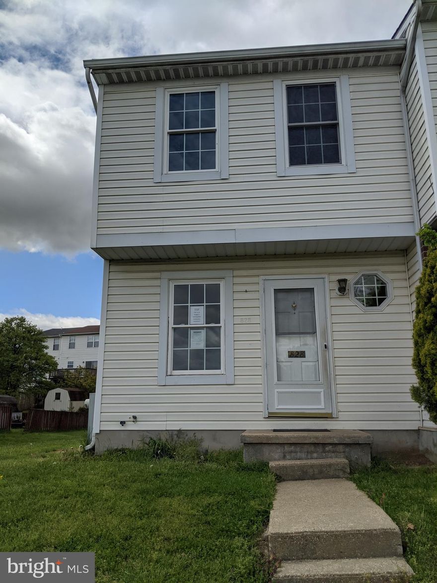 End of group in Woodbridge Center- needs some cosmetic updates. Great potential for 1st time buyer, young family or investors. Put in some sweat equity and reap the rewards. Good size rooms, half bath on main level. rear deck and decent size yard. Sold as-is. Buyer to pay ALL recordation & transfer taxes.