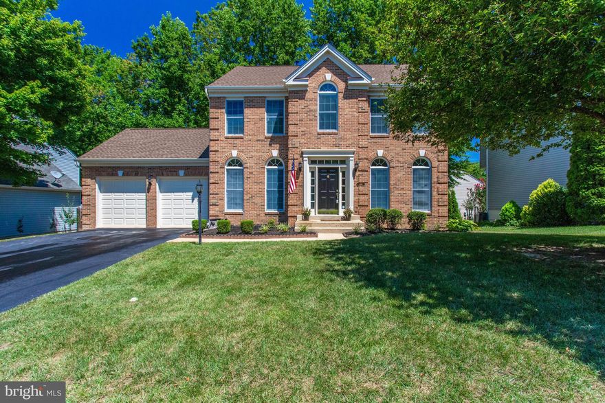 Outstanding Home in Wonderful Community. 9 ft Ceilings, Open Floor Plan, Crown Molding, Wood Floors, Granite Counter tops, Stainless Steel Appliances, Gas Range, Fireplace, Master Bedroom w/Sitting Room, Master Bath/Jacuzzi Tub, Skylight, Walk in Closets, Cathedral Ceilings, Fully Finished Open Basement, Over sized Garage/Small Work Bench. Fenced Yard. HVAC - New in 2020 w/10 year Warranty. Roof - Less than 5 years old (USAA replaced) Backs up to Park/Walking Trails. Close to super shopping and amenities: Chin Aquitic/Sports Center, Potomac Mills. Close to major commuting: Horner Road. Super Schools: Jenkins Elementary, Woodbridge MS, Student Choice* - High Schools: Governer's School, Hylton, Osbourn Park, Garfield, Thomas Jefferson, etc. Exterior: Brick Front and Siding, Deck, Professionally Landscaped, Fenced Yard, Trees. Call today for your private showing!