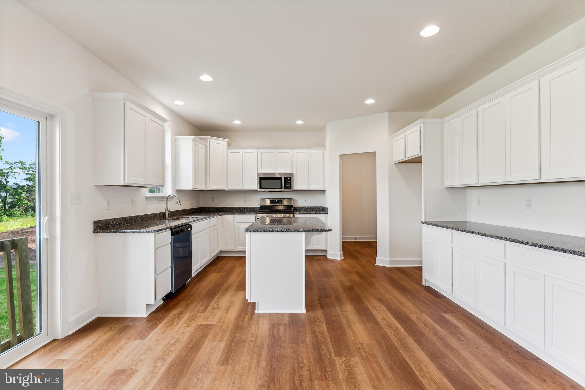 THORNBURY HUNT II - Residential