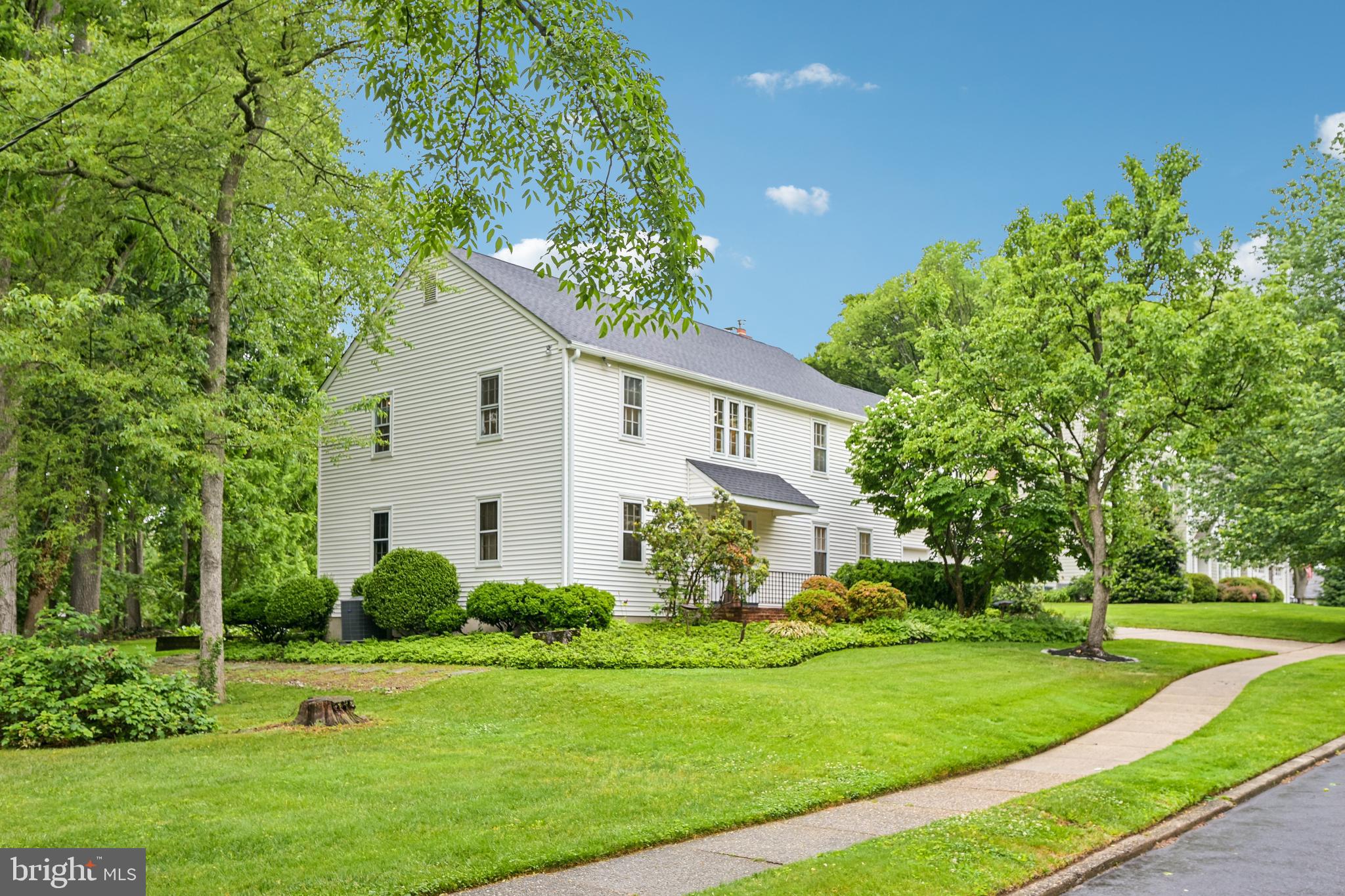 12 CIRCLE DRIVE