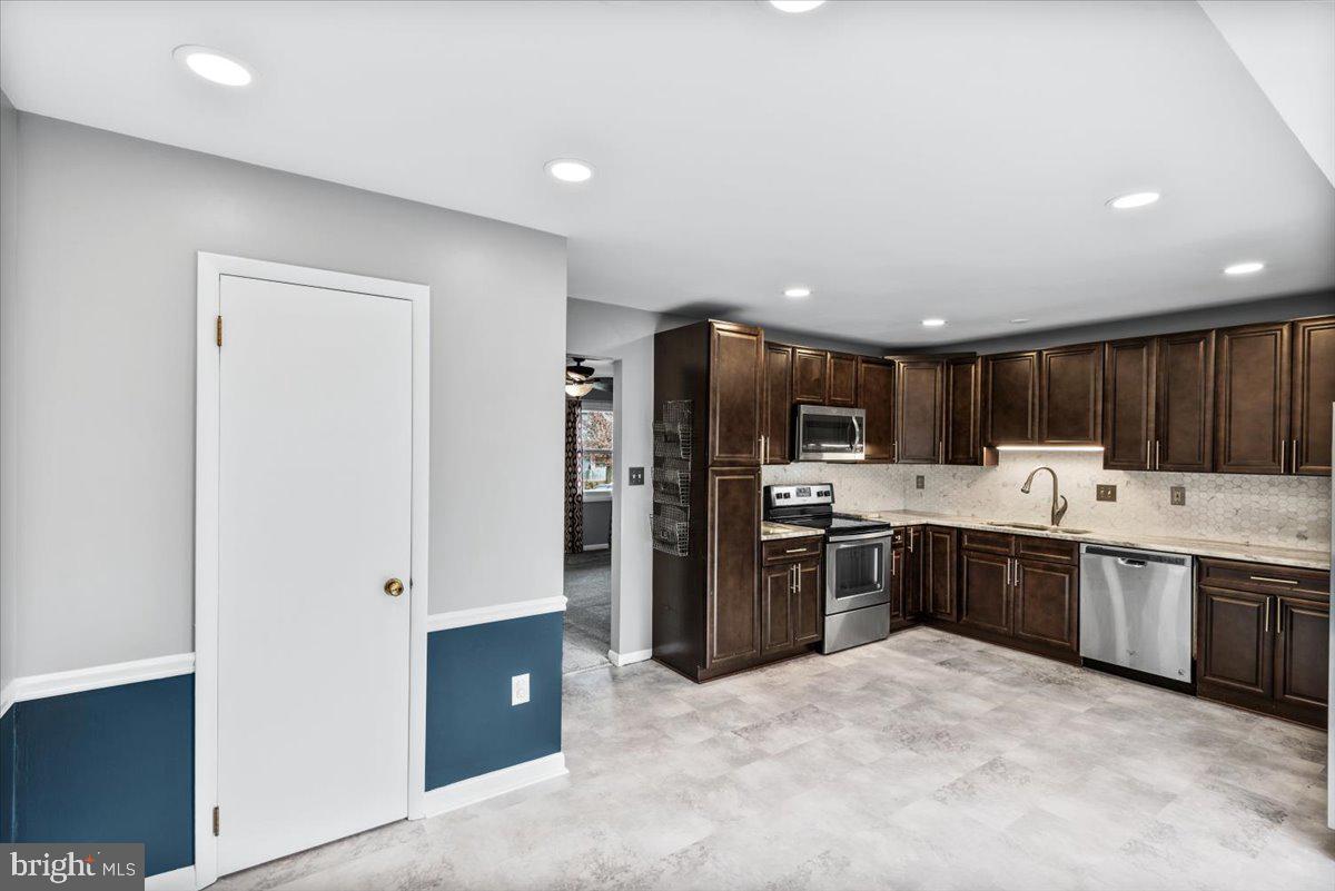 BREEZEWOOD FOREST - Residential Lease