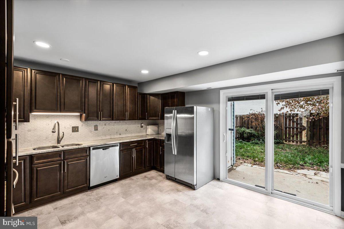 BREEZEWOOD FOREST - Residential Lease