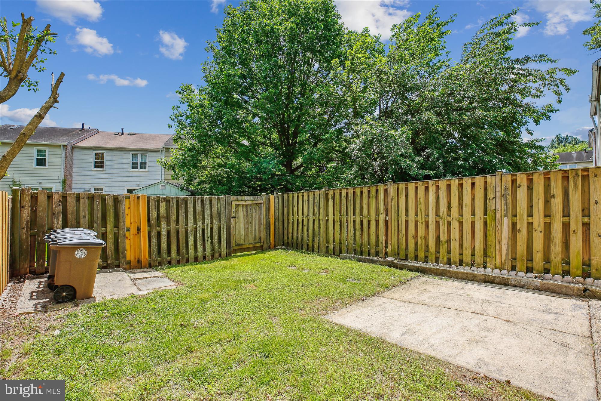 ROCKSHIRE TOWNHOMES - Residential Lease