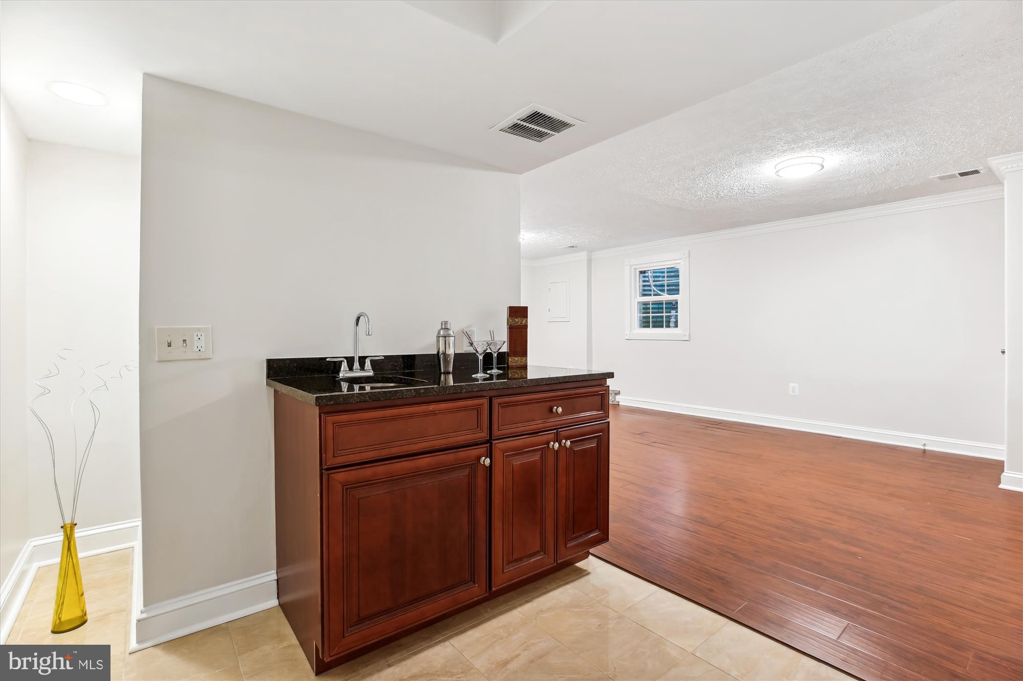 ROCKSHIRE TOWNHOMES - Residential Lease