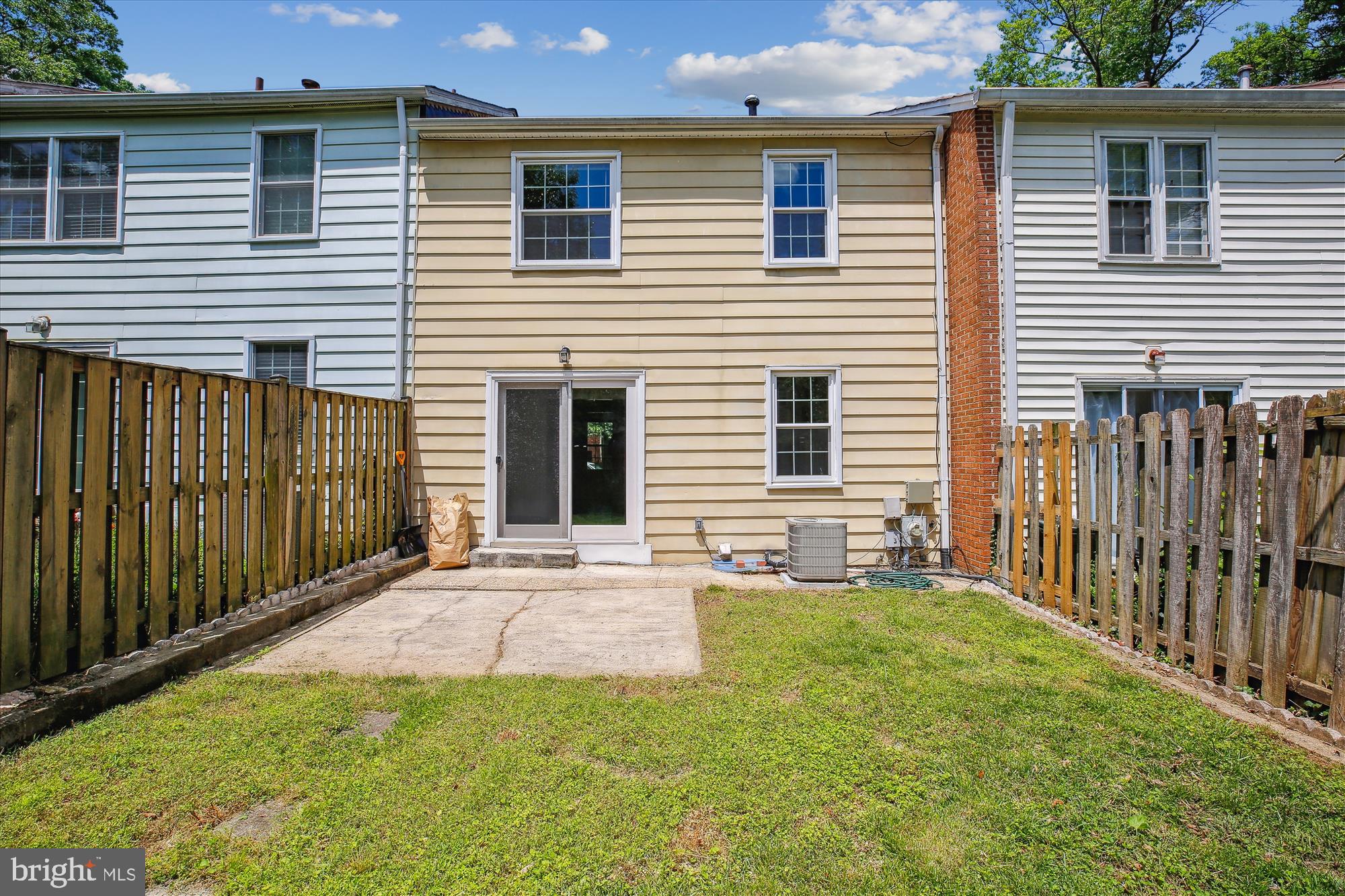 ROCKSHIRE TOWNHOMES - Residential Lease