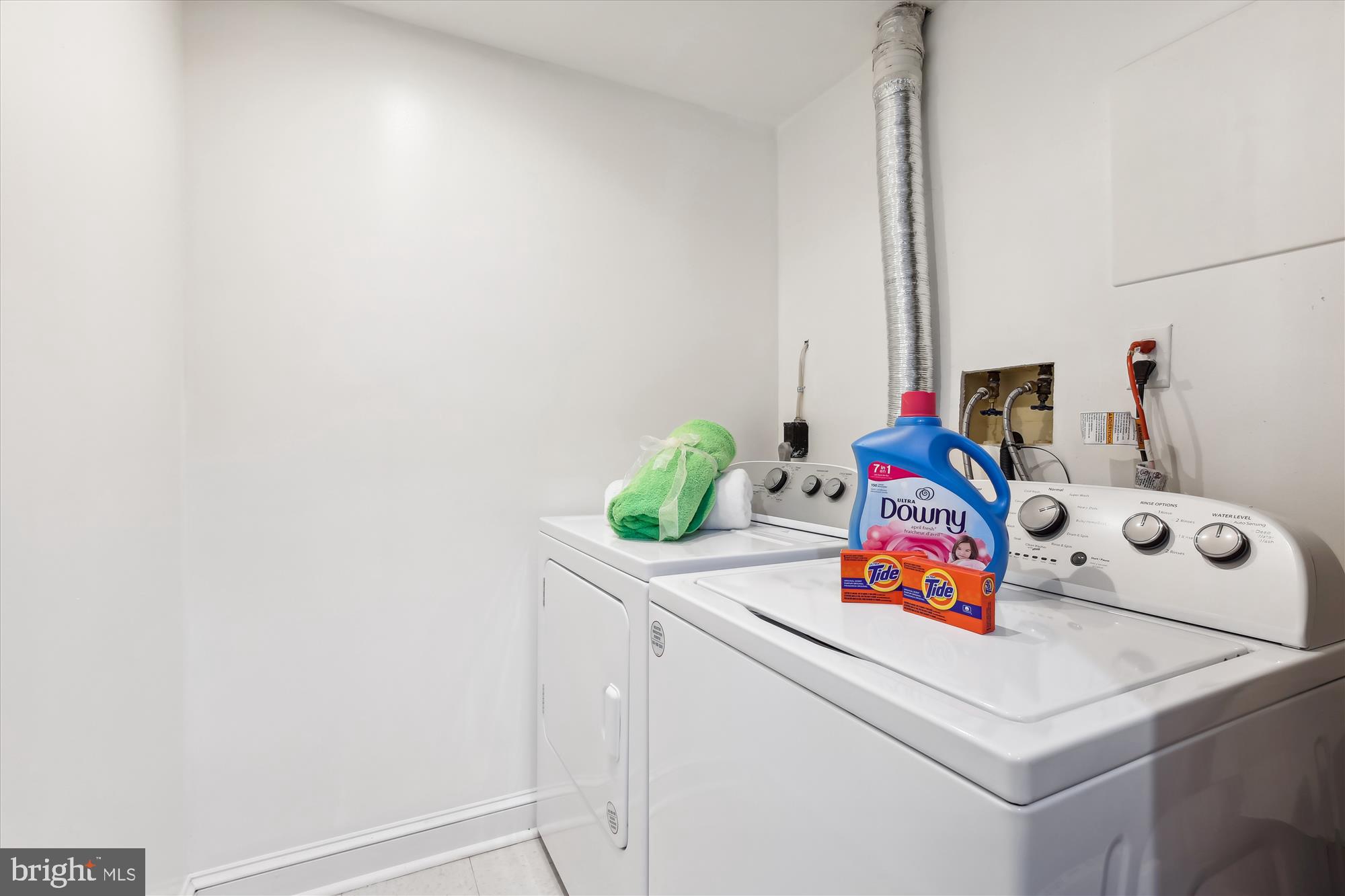 ROCKSHIRE TOWNHOMES - Residential Lease