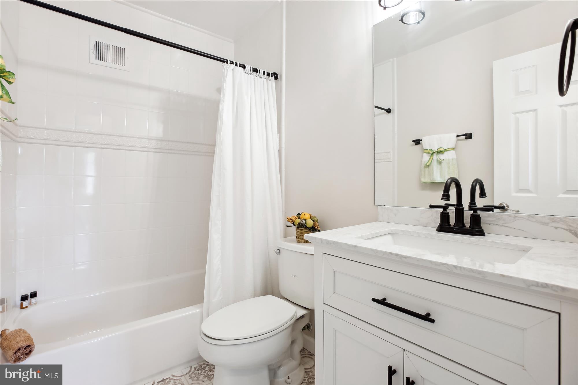 ROCKSHIRE TOWNHOMES - Residential Lease