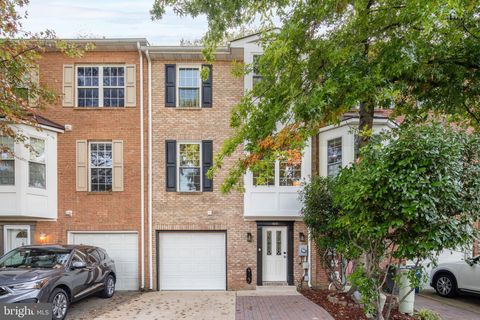 Photo of 122 Sanborn Place, ALEXANDRIA, VA 22305 (MLS # VAAX2060486)