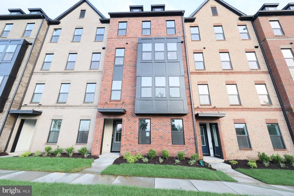 14956 DECO CIRCLE, CHANTILLY, VA 20151 - Image 950bebc0663f0c8b7f96b6f7eb713d3a/2249017644