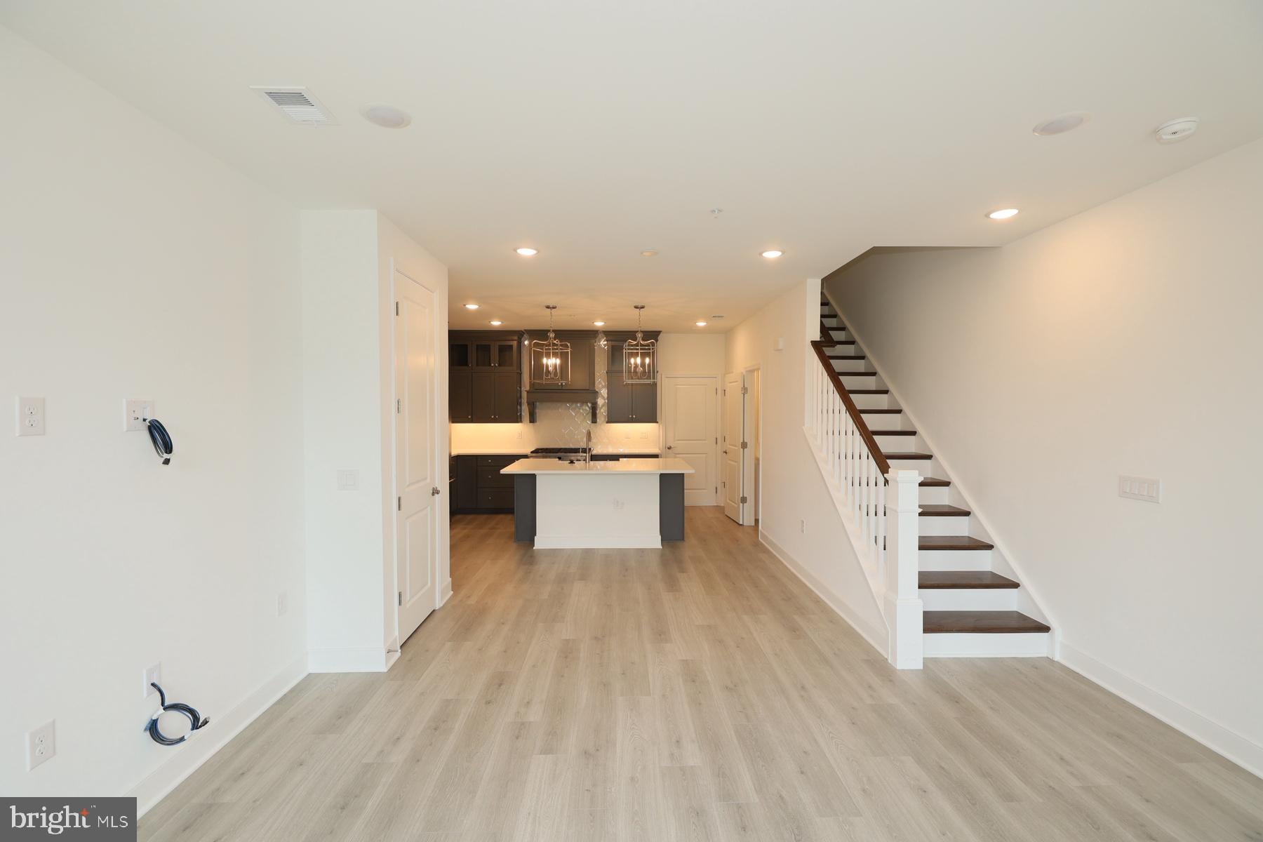 14956 DECO CIRCLE
