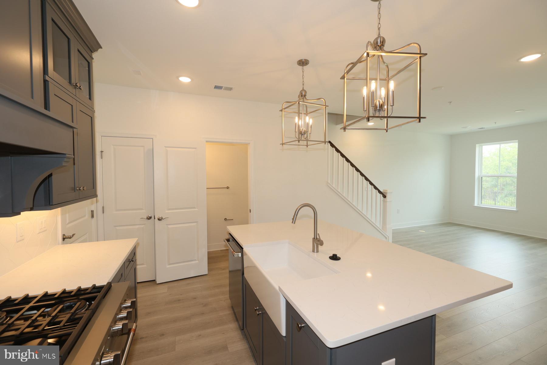 14956 DECO CIRCLE