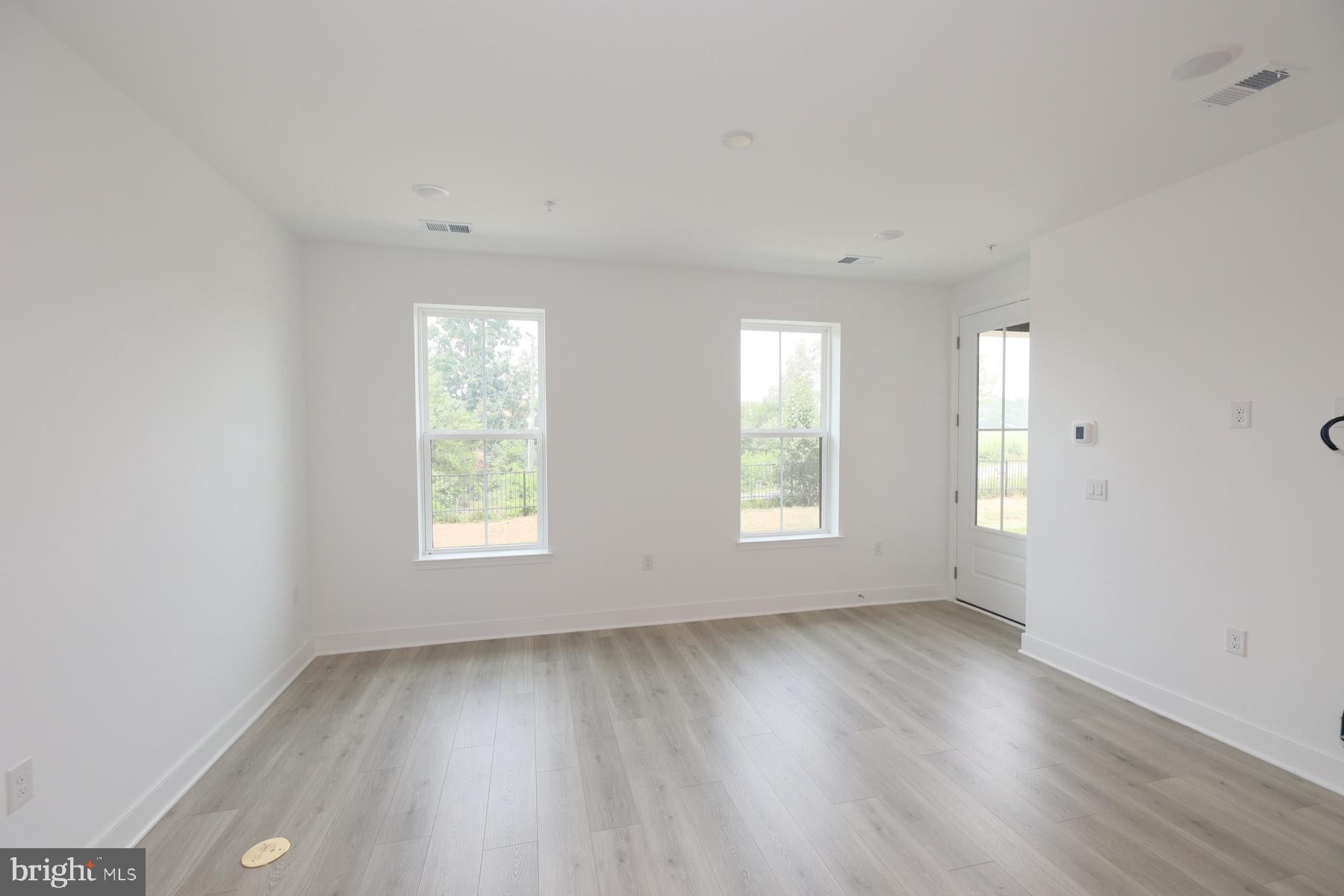 14956 DECO CIRCLE